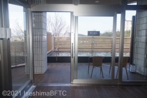 男性用大浴場　露天風呂への入口