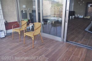男性用大浴場　露天風呂から大浴場側を見たところ