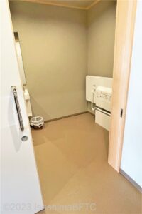 1階車いす対応トイレ入口