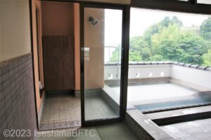 女性用大浴場　露天風呂への入口