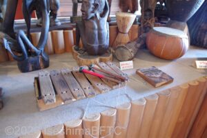 触って音を出すことができる楽器の展示