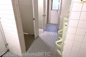 1階男性用トイレ個室入口
