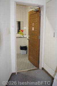 1階女性用トイレ入口