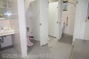 1階女性用トイレ個室入口