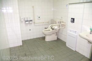 団体用昼食会場車いす対応トイレ内部