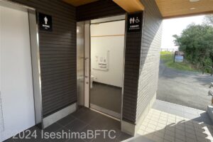 鵜倉園地（見江島展望台）車いす対応トイレ入口
