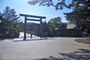 宇治橋前広場