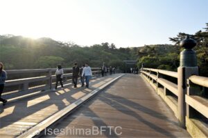 宇治橋の上