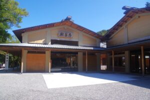 参集殿（参拝者休憩所）