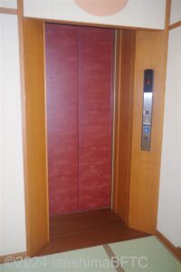 エレベーター1の外観