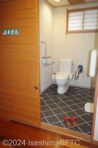 1階車いす対応トイレ入口