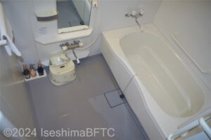 209号室　浴室内のようす