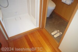 展望風呂付き和洋室　トイレ入口