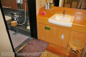 貸切風呂「槙」洗面台と浴室入口