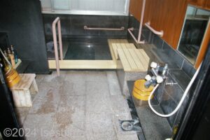貸切風呂「槙」浴室内のようす