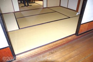 板間から和室への段差
