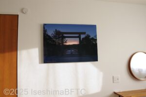 館内アートの例2（伊勢神宮内宮宇治橋鳥居の写真）