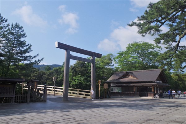 伊勢神宮内宮宇治橋前の鳥居の写真