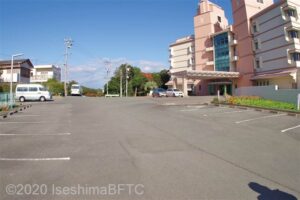 ホテル前の駐車場のようす