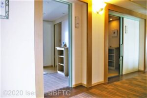 206号室の入口のようす。その右隣にはバリアフリータイプの洗面・浴室・トイレのみがある207号室となっている。