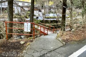 第2駐車場から建物への経路
