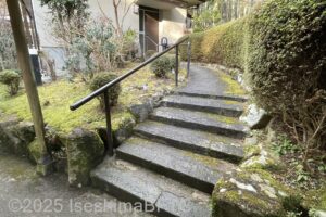 ペットOK離れ「伊吹」への階段