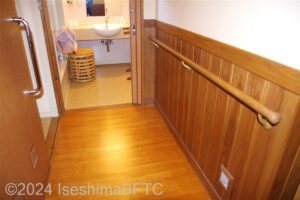 和洋離れ「上高地」トイレと洗面脱衣室への廊下