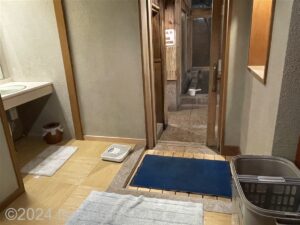 「甘露の湯」浴室入口