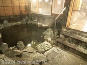 「甘露の湯」露天風呂のようす