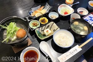 お食事処「忍者屋敷」朝食の例