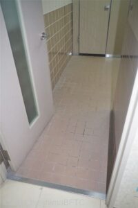 男子トイレの入口のようす。