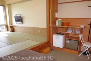413号室　小上がりのたて手すりと踏み台