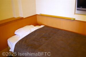 413号室　ベッド横のよこ手すり
