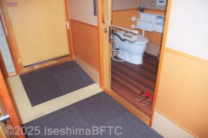 413号室　トイレ入口