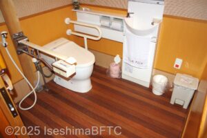 413号室　トイレ内部