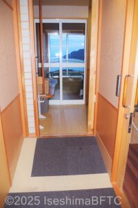413号室　洗面脱衣室入口