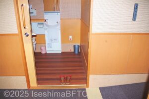 412号室　トイレ入口