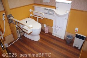 412号室　トイレ内部
