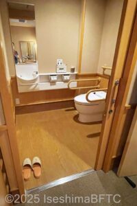 415号室　トイレ入口