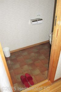 620号室　トイレ入口