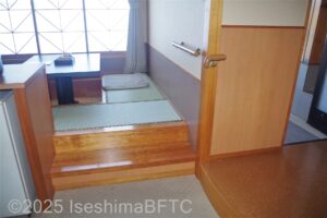 210号室　窓際の小上がり
