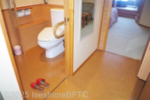 210号室　トイレ入口