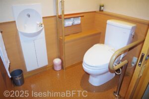 210号室　トイレ内部