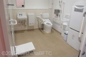 エスパーニャ通り中央左側車いす対応トイレ