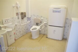 フィエスタ広場トイレ棟車いす対応トイレ