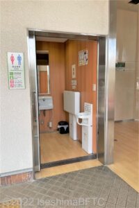 道の駅伊勢志摩車いす対応トイレ入口