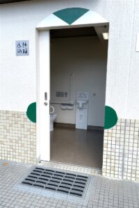 磯部ふれあい公園車いす対応トイレ入口