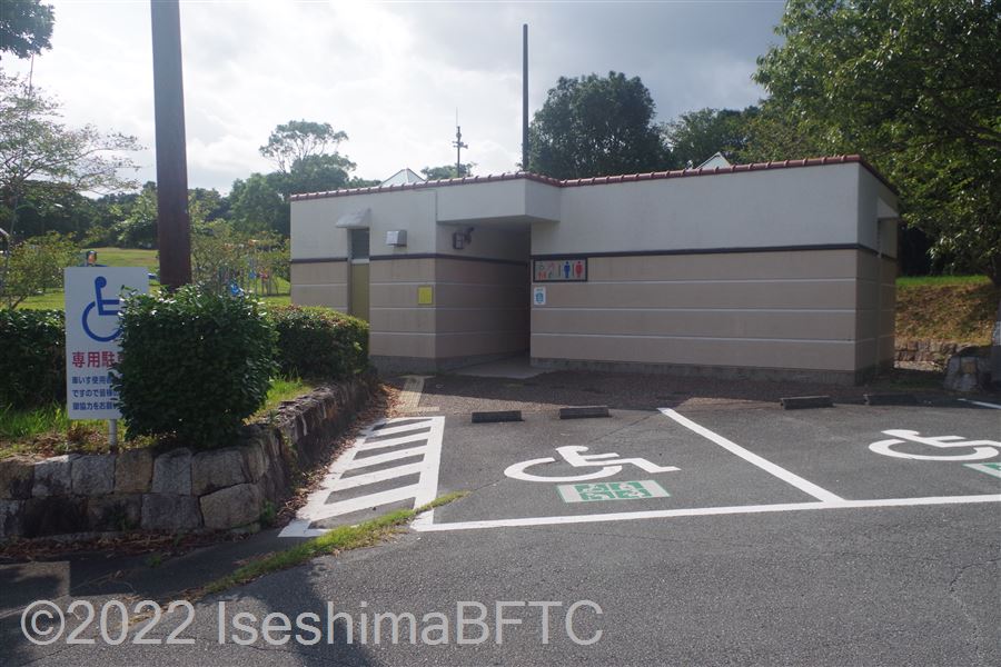 阿児ふるさと公園公衆トイレ外観