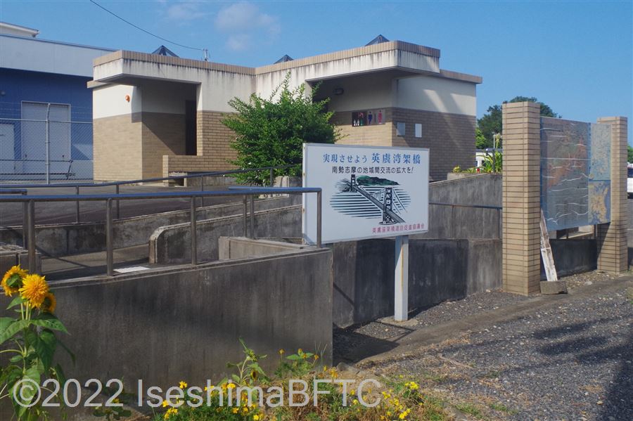長沢小公園前公衆トイレ外観