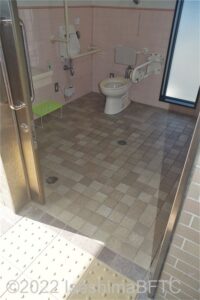 長沢小公園前車いす対応トイレ入口